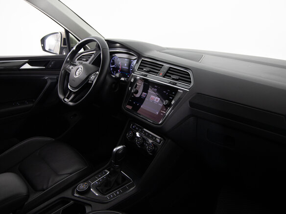 2018 Volkswagen Tiguan II, бежевый, 1999000 рублей - вид 10