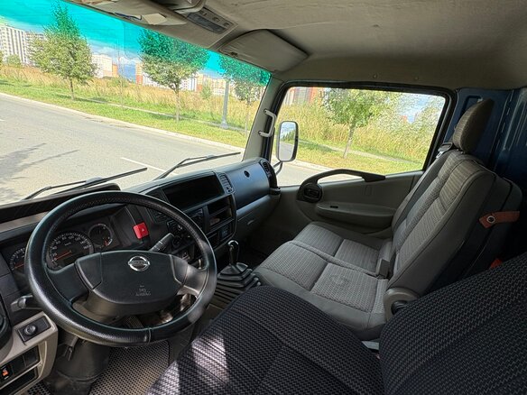 2010 Nissan Cabstar, синий, 1200000 рублей - вид 10