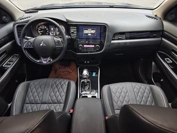 2021 Mitsubishi Outlander III Рестайлинг 3, коричневый, 1980000 рублей - вид 5