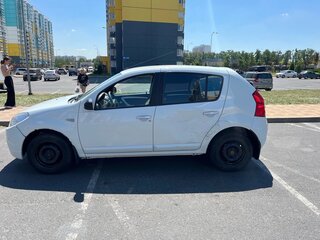 2013 Renault Sandero I, белый, 450000 рублей, вид 4