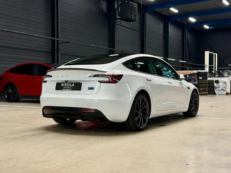 2025 Tesla Model 3 Performance I Рестайлинг, белый, 7135000 рублей, вид 4