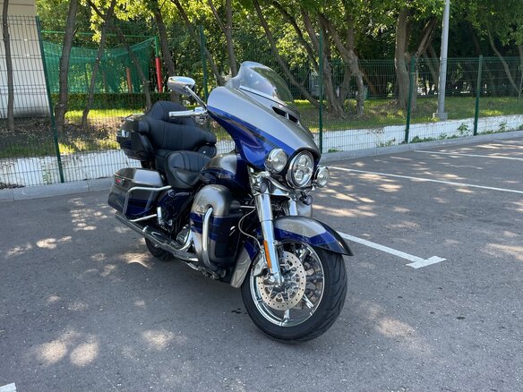2017 Harley-Davidson CVO Limited, серебристый, 1650000 рублей