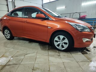 2015 Hyundai Solaris I Рестайлинг, оранжевый, 785000 рублей, вид 3