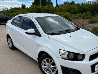2012 Chevrolet Aveo II, белый, 650000 рублей, вид 2