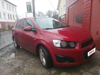 2013 Chevrolet Aveo II, красный, 650000 рублей, вид 1