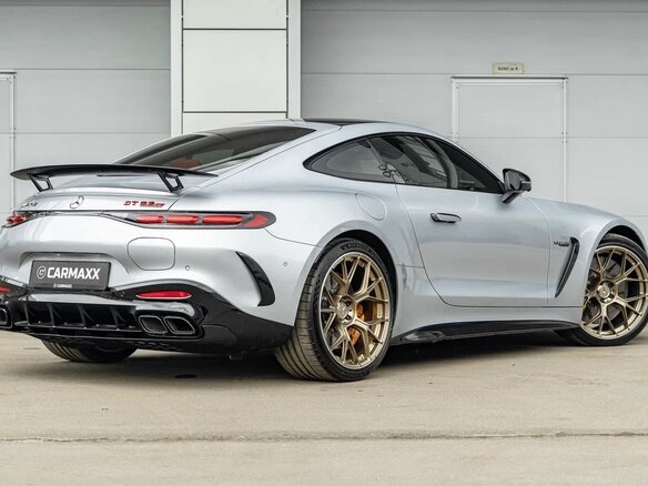 2026 Mercedes-Benz AMG GT 63 S E Performance II, серебристый, 27890000 рублей - вид 2