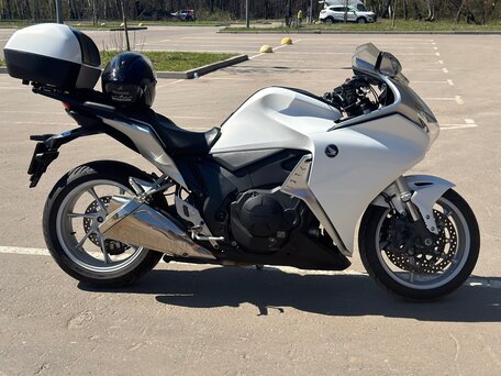 2010 Honda VFR 1200, белый, 750000 рублей, вид 4