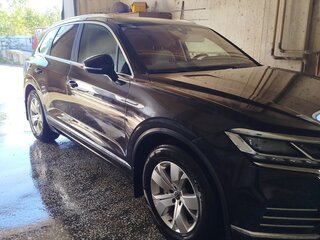 2021 Volkswagen Touareg III, коричневый, 7500000 рублей, вид 2