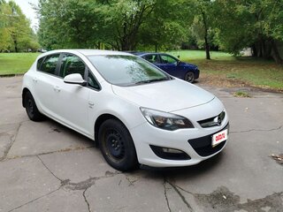 2015 Opel Astra J Рестайлинг, белый, 1270000 рублей, вид 3