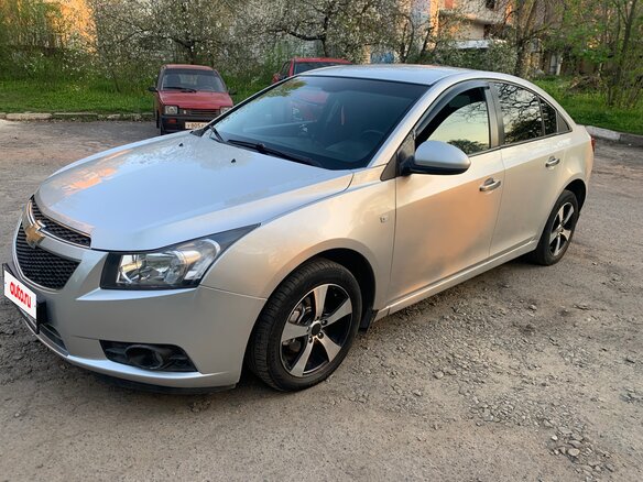 2011 Chevrolet Cruze I, серебристый, 650000 рублей