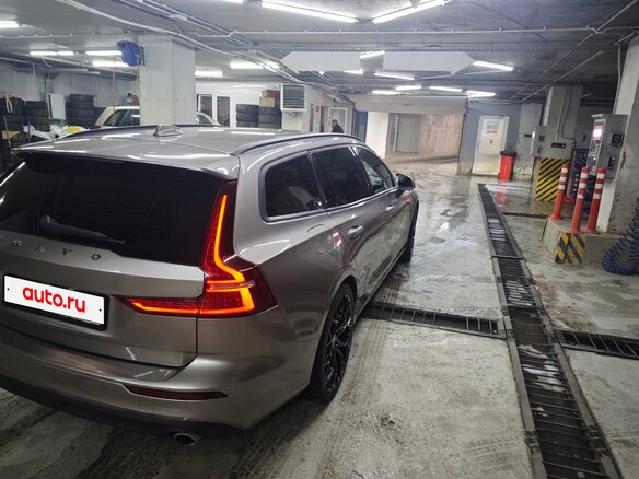 2019 Volvo V60 II, серый, 1800000 рублей - вид 9