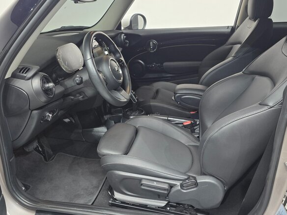 2022 Mini Hatch Cooper III (F55/F56) Рестайлинг 2, серый, 1927000 рублей - вид 21