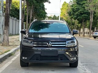 2023 Volkswagen Tharu I, серый, 1720008 рублей, вид 2