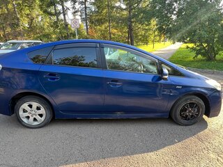 2010 Toyota Prius III (XW30), синий, 580000 рублей, вид 3