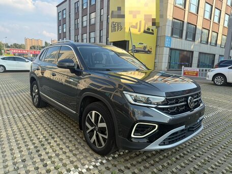 2022 Volkswagen Tayron I, чёрный, 2200000 рублей, вид 3