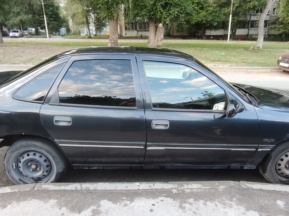 1990 Opel Vectra KAT A, чёрный, 150000 рублей - вид 1