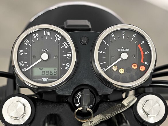 2021 Kawasaki W 800, серый - вид 8