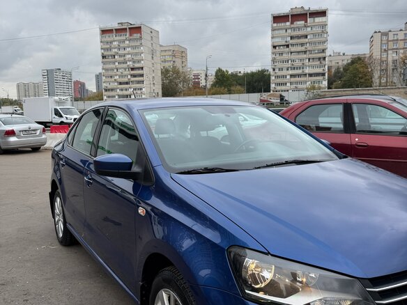 2018 Volkswagen Polo V Рестайлинг, синий, 1500000 рублей