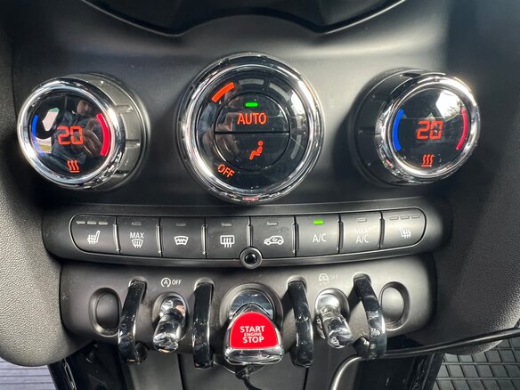 2021 Mini Hatch Cooper III (F55/F56) Рестайлинг, белый, 2500000 рублей - вид 28