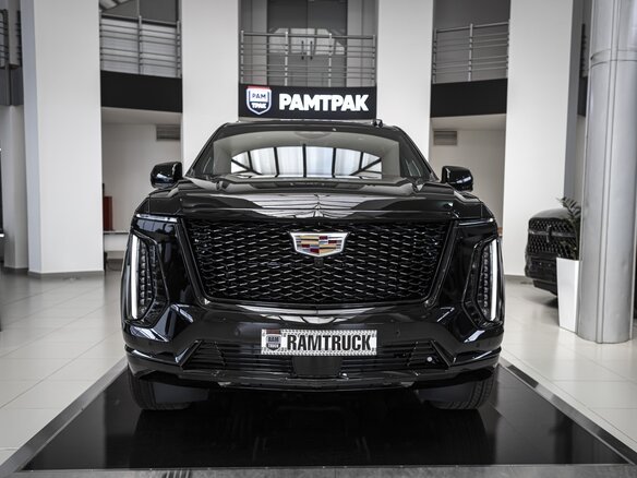 2025 Cadillac Escalade ESV V Рестайлинг, чёрный - вид 3