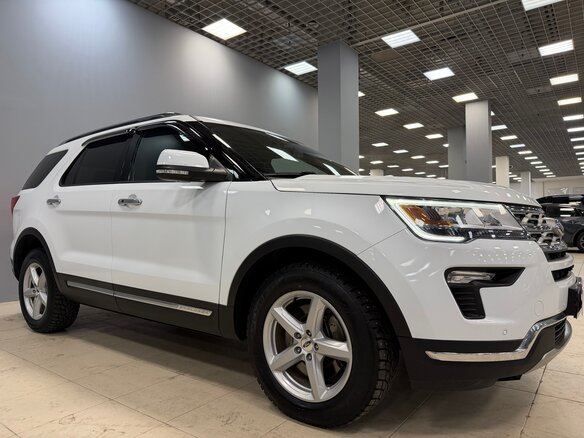 2018 Ford Explorer V Рестайлинг, белый, 3150000 рублей - вид 3
