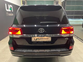 2017 Toyota Land Cruiser 200 Series Рестайлинг 2, чёрный, 8300000 рублей, вид 5