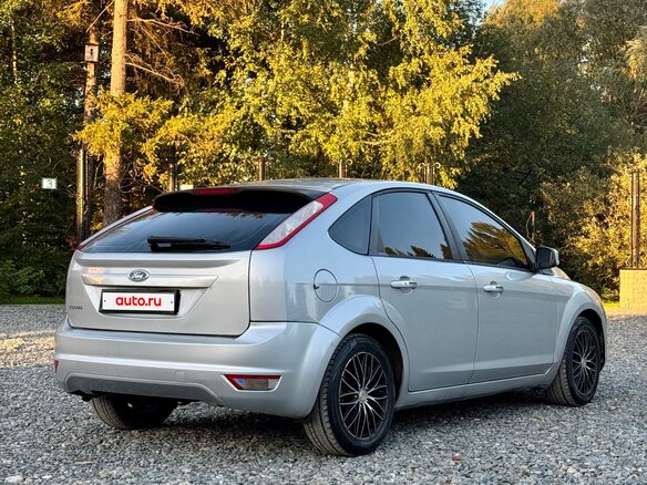 2010 Ford Focus II Рестайлинг, серебристый, 559000 рублей - вид 4