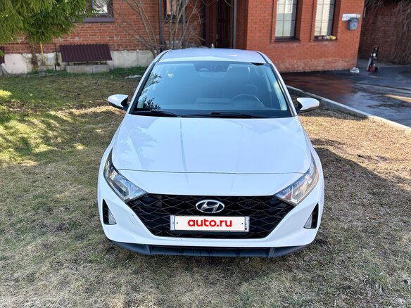 2021 Hyundai i20 MHEV III, белый, 1580000 рублей - вид 1