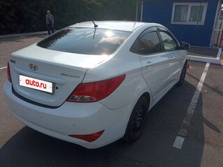 2015 Hyundai Solaris I Рестайлинг, белый, 850000 рублей, вид 3