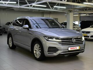 2020 Volkswagen Touareg III, серебристый, 4099000 рублей, вид 1