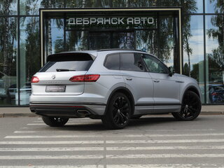 2020 Volkswagen Touareg III, серебристый, 6710000 рублей, вид 4