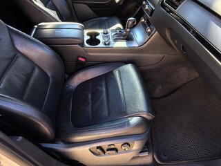 2016 Volkswagen Touareg II Рестайлинг, серебристый, 2550000 рублей, вид 4