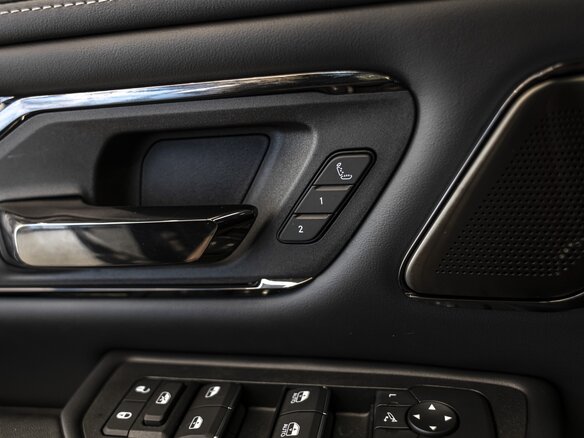 2026 Ram 1500 Crew Cab V Рестайлинг, чёрный - вид 39