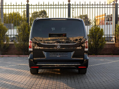 2026 Mercedes-Benz V-Класс Long 300 d длинный III (W447) Рестайлинг 2, чёрный, 10930000 рублей, вид 4