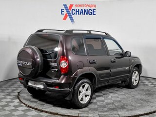 2013 Chevrolet Niva I Рестайлинг, коричневый, 435000 рублей, вид 5