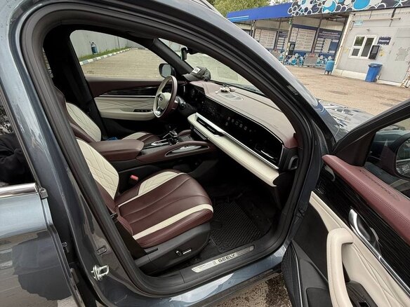 2023 Geely Monjaro I, серый, 3300000 рублей - вид 5