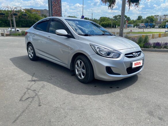 2013 Hyundai Solaris I, серебристый, 770000 рублей - вид 1