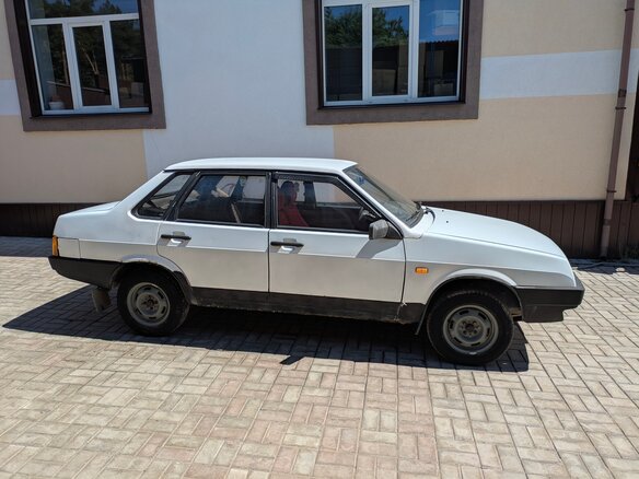 2000 Lada (ВАЗ) 21099, белый, 95000 рублей - вид 2