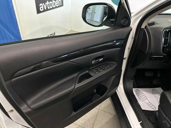 2015 Mitsubishi Outlander III Рестайлинг 2, белый - вид 9