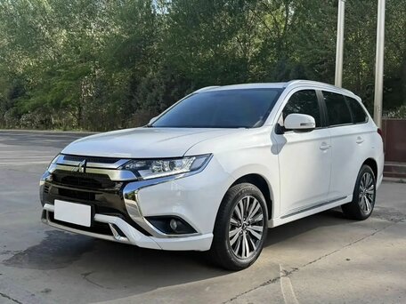 2022 Mitsubishi Outlander III Рестайлинг 3, белый, 2150000 рублей, вид 1
