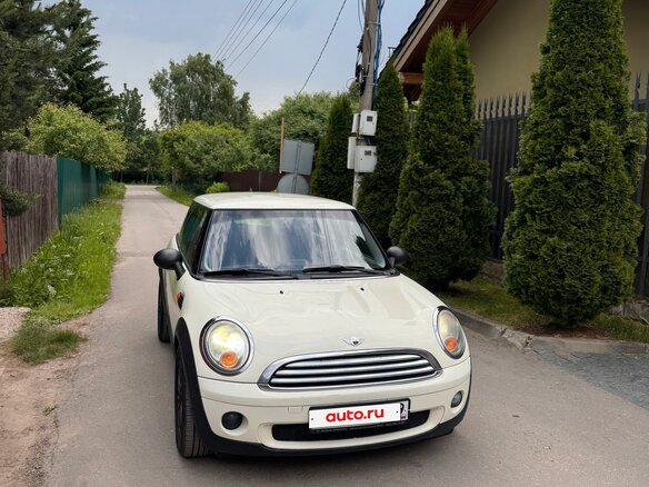 2010 Mini Hatch One II (R56) Рестайлинг, белый, 780000 рублей