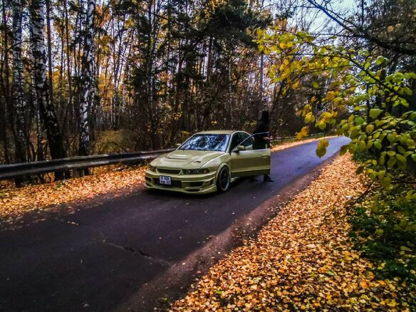 1999 Mitsubishi Galant VIII, жёлтый, 2000000 рублей - вид 1