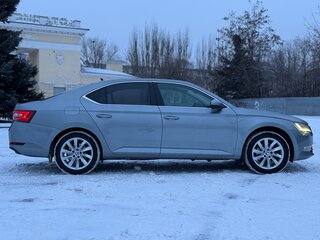 2017 Skoda Superb III, серый, 2150000 рублей, вид 4