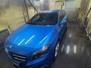 2013 Mercedes-Benz A-Класс 180 III (W176), синий, 1350000 рублей, вид 2