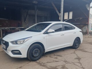 2017 Hyundai Solaris II, белый, 600000 рублей, вид 1