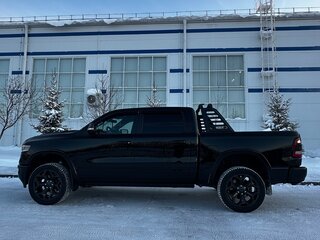 2022 Ram 1500 Crew Cab V, чёрный, 8490000 рублей, вид 1