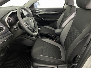 2026 Lada (ВАЗ) Vesta I Рестайлинг (NG), серебристый, 1857000 рублей, вид 4