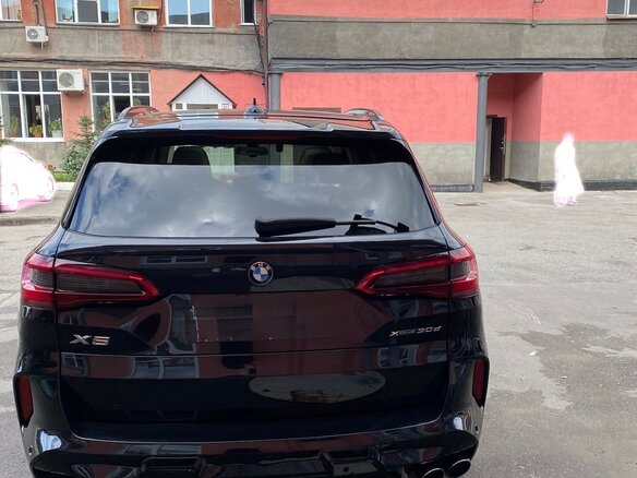 2020 BMW X5 30d IV (G05/G18), чёрный, 6500000 рублей - вид 1