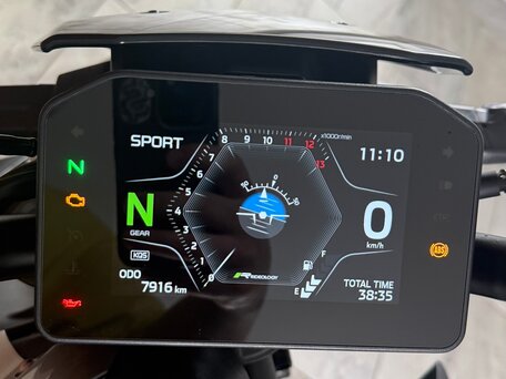 2025 Kawasaki Z 900RS, серебристый, 1050650 рублей, вид 4
