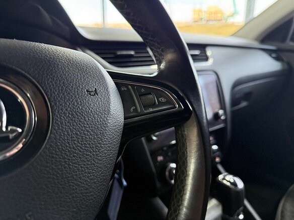 2017 Skoda Octavia III (A7) Рестайлинг, белый, 1599000 рублей - вид 13